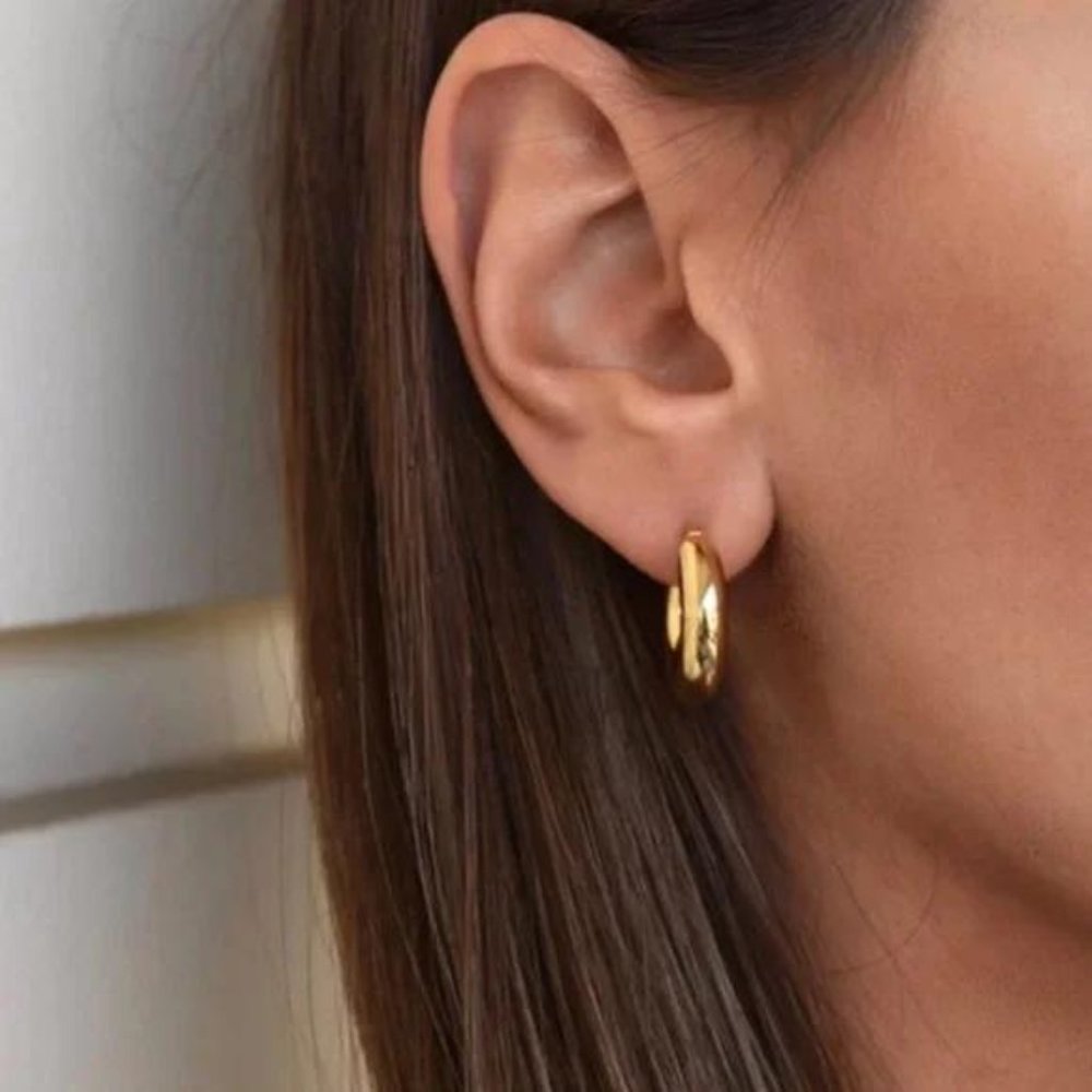 NEW 18K GOLD CHUNKY HOOP EARRINGS, NICE EARRINGS, CUTE EARRINGS - Picture 2 of 4